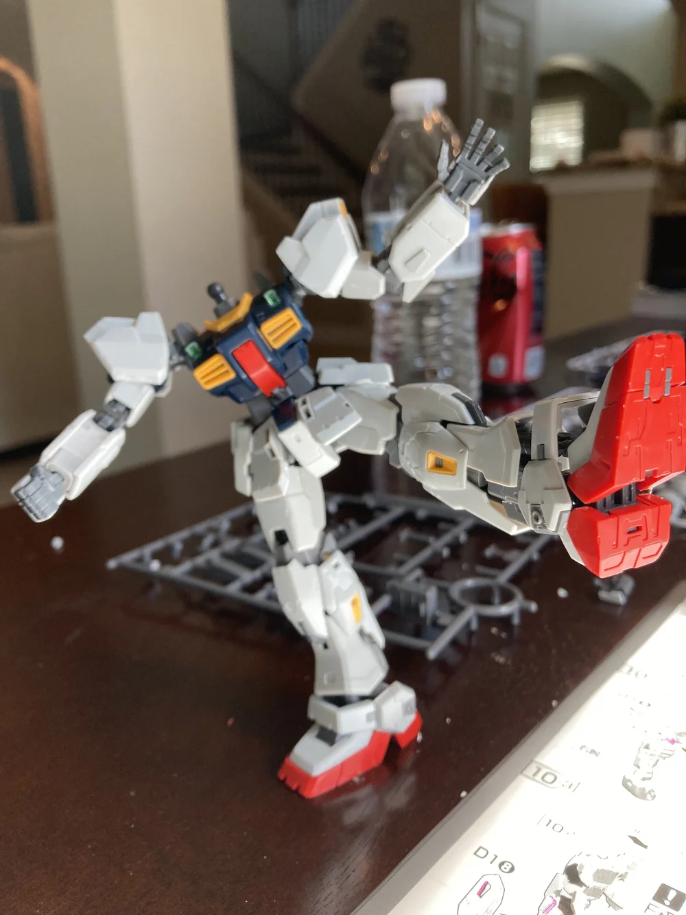 Hello! I&rsquo;m the headless Gundam.